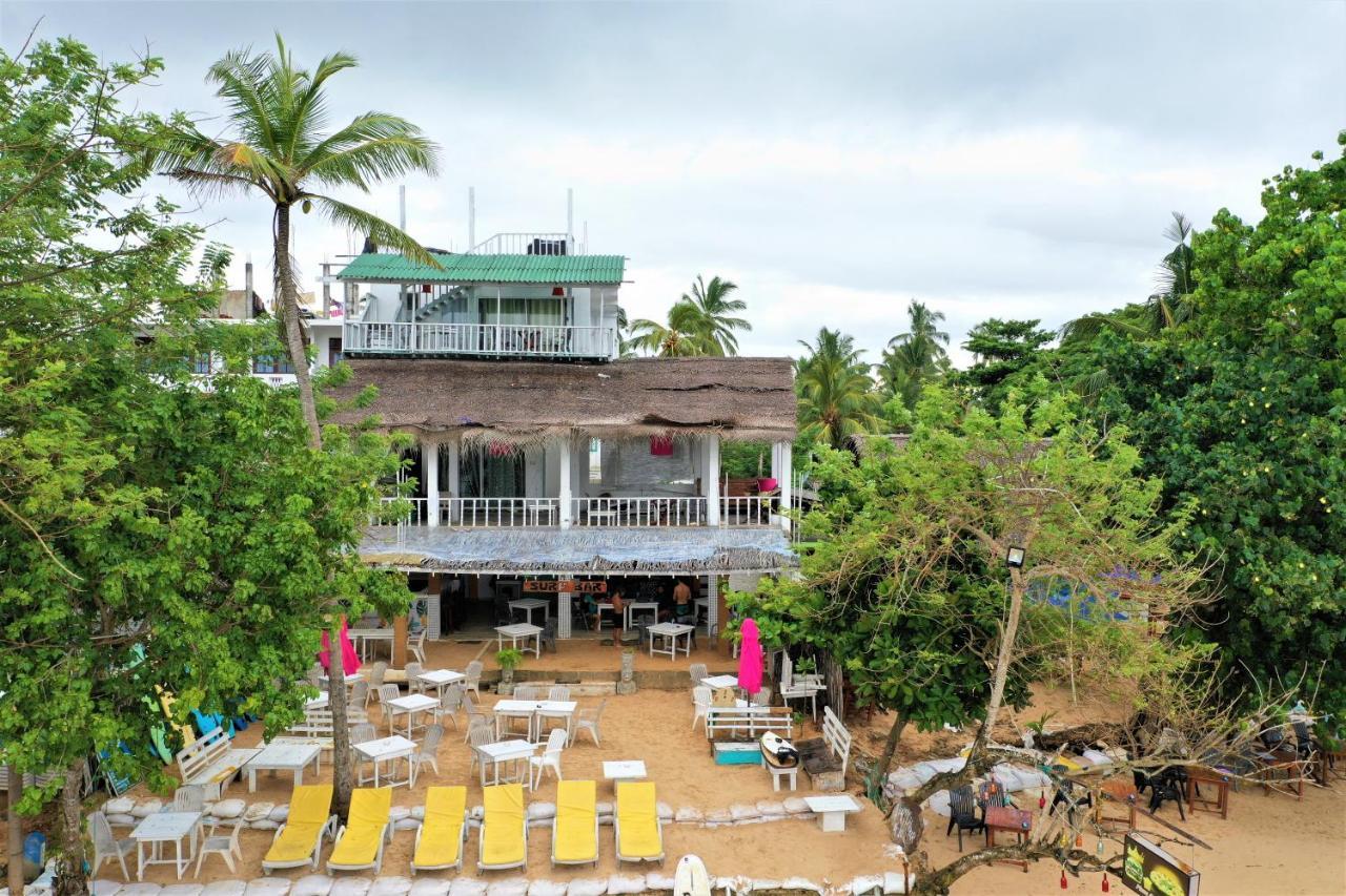 Hotel Surf Bar Mirissa Exterior foto
