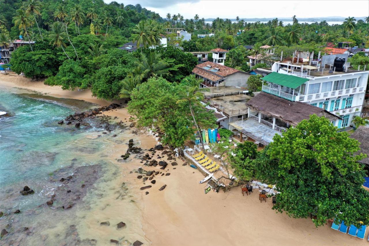 Hotel Surf Bar Mirissa Exterior foto