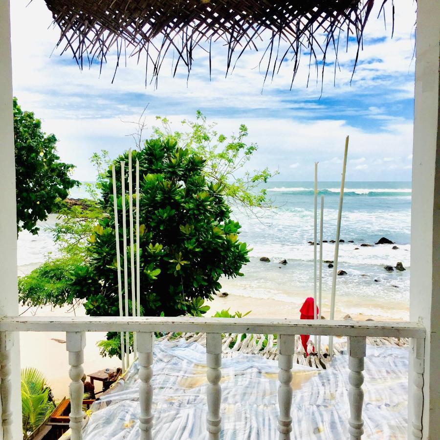 Hotel Surf Bar Mirissa Exterior foto